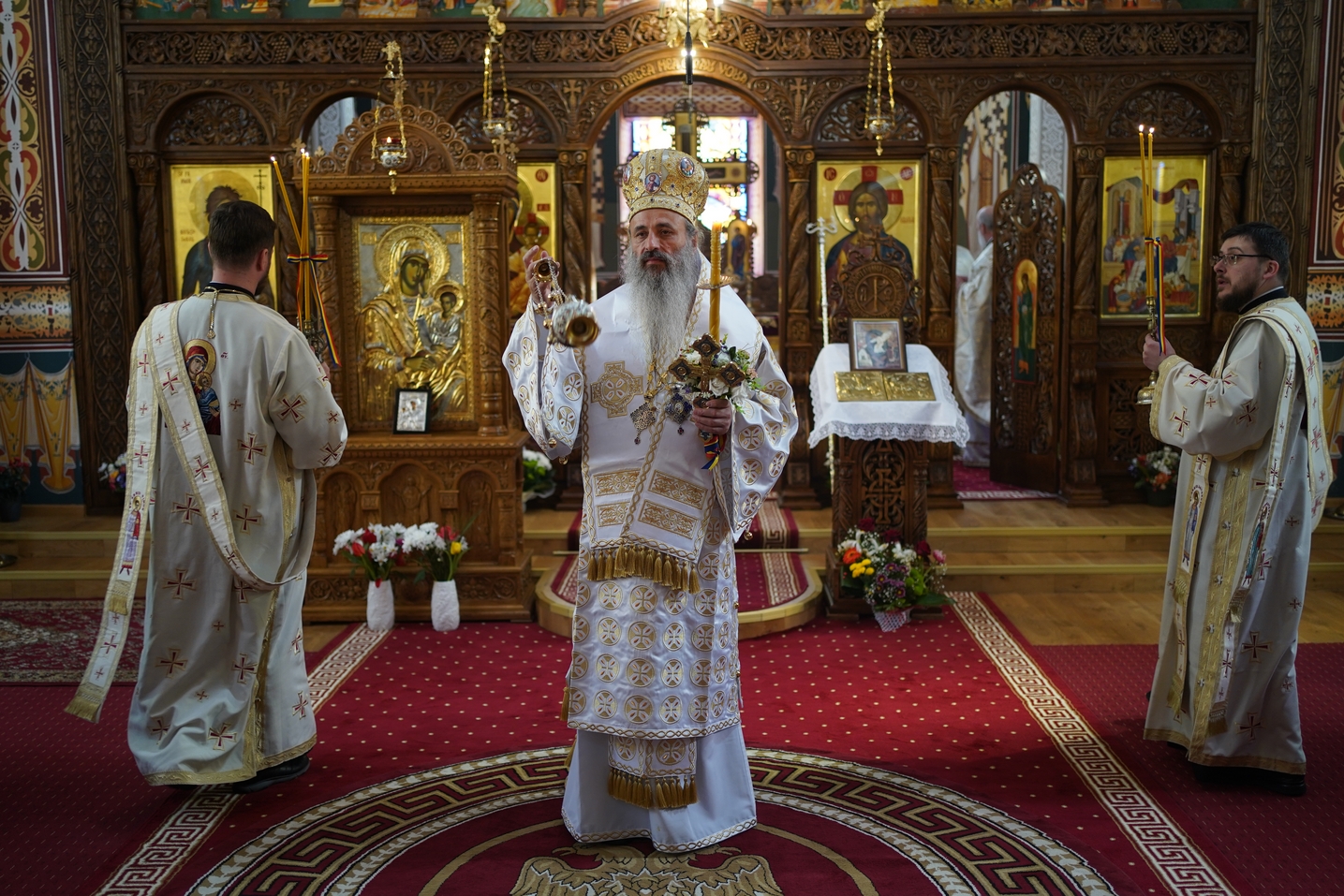 IPS Mitropolit Teofan, la Parohia Precista II din Piatra Neamț: „Creștinul adevărat este creștinul care nu deznădăjduiește”