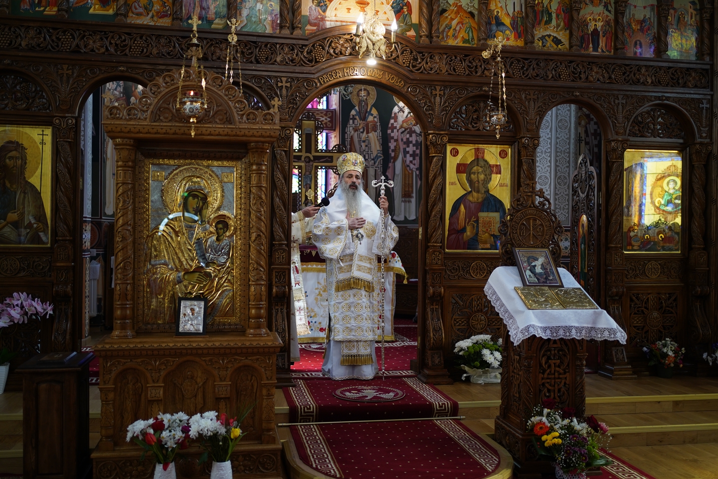 IPS Mitropolit Teofan, la Parohia Precista II din Piatra Neamț: „Creștinul adevărat este creștinul care nu deznădăjduiește”