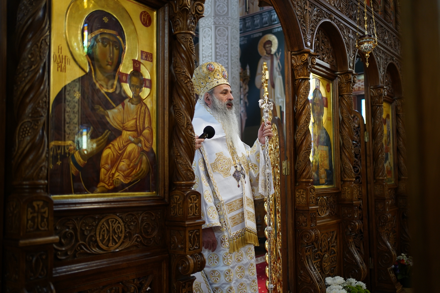 IPS Mitropolit Teofan, la Parohia Precista II din Piatra Neamț: „Creștinul adevărat este creștinul care nu deznădăjduiește”