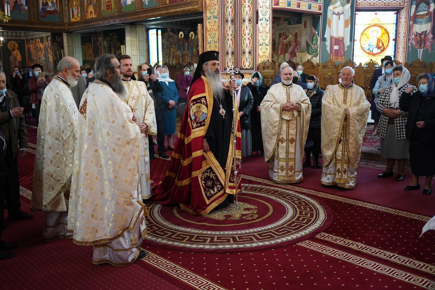 IPS Mitropolit Teofan, la Parohia Precista II din Piatra Neamț: „Creștinul adevărat este creștinul care nu deznădăjduiește”