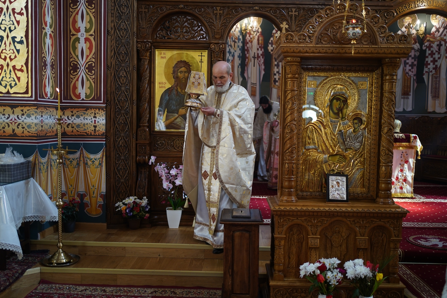 IPS Mitropolit Teofan, la Parohia Precista II din Piatra Neamț: „Creștinul adevărat este creștinul care nu deznădăjduiește”