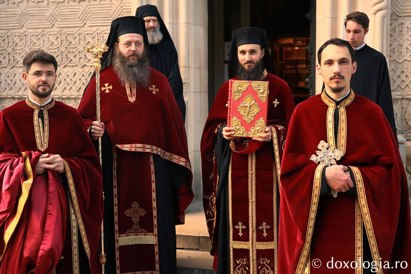 Slujba Prohodului la Mănăstirea „Sfinții Trei Ierarhi” din Iași. PS Nichifor Botoșăneanul a oficiat ultima denie din acest an