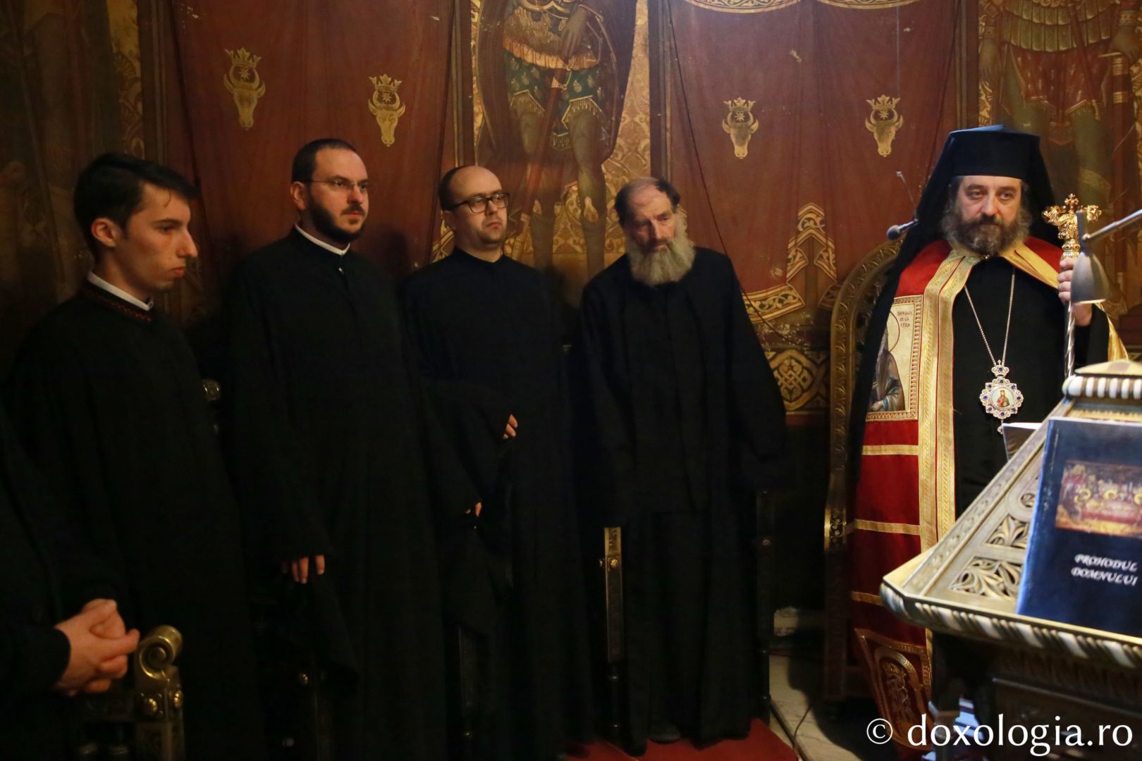 Slujba Prohodului la Mănăstirea „Sfinții Trei Ierarhi” din Iași. PS Nichifor Botoșăneanul a oficiat ultima denie din acest an