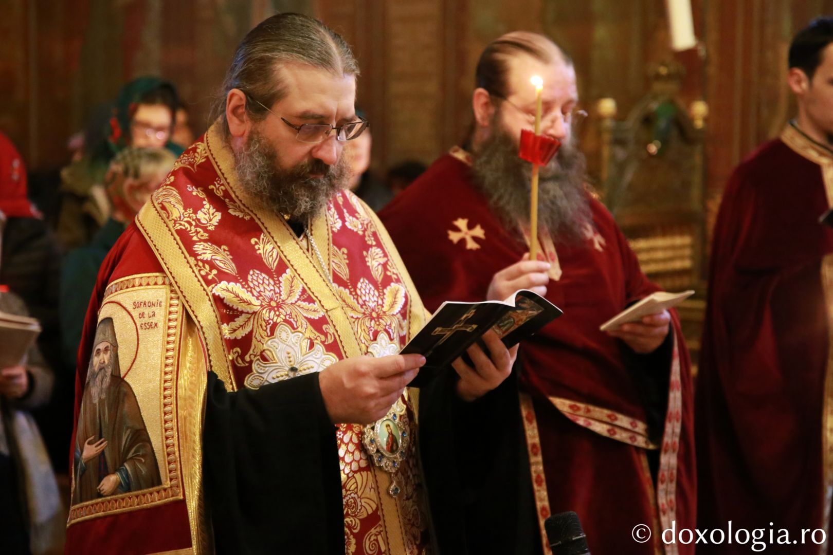 Slujba Prohodului la Mănăstirea „Sfinții Trei Ierarhi” din Iași. PS Nichifor Botoșăneanul a oficiat ultima denie din acest an