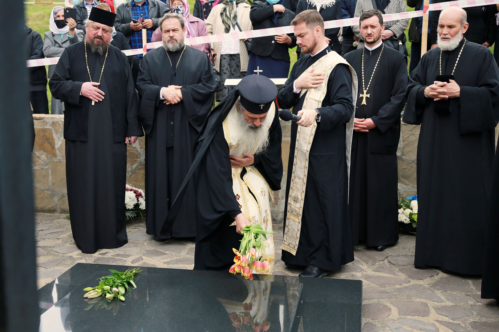 Paraclisul Parohiei „Sfânta Parascheva” din Piatra Neamț a fost sfințit de IPS Mitropolit Teofan