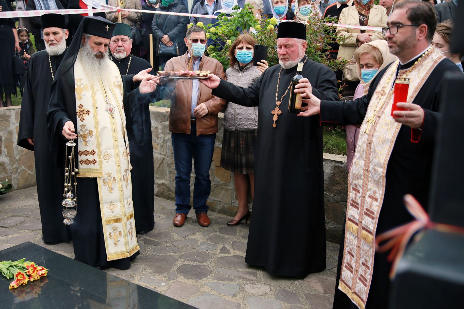 Paraclisul Parohiei „Sfânta Parascheva” din Piatra Neamț a fost sfințit de IPS Mitropolit Teofan