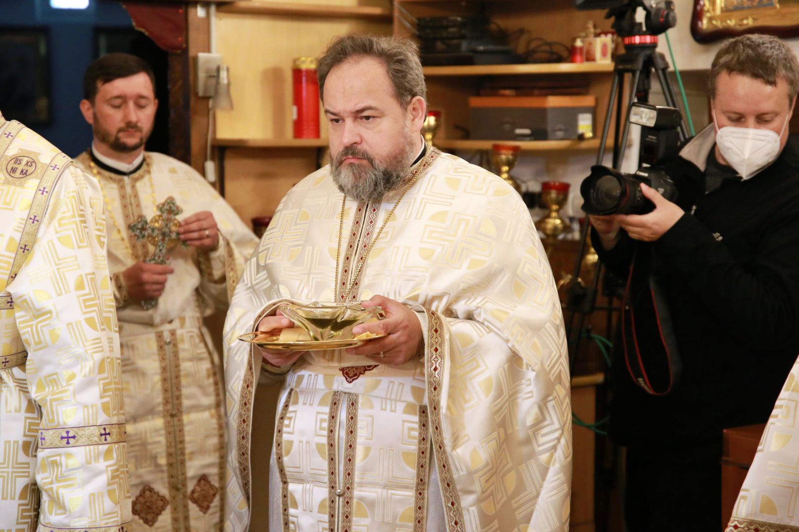 Paraclisul Parohiei „Sfânta Parascheva” din Piatra Neamț a fost sfințit de IPS Mitropolit Teofan