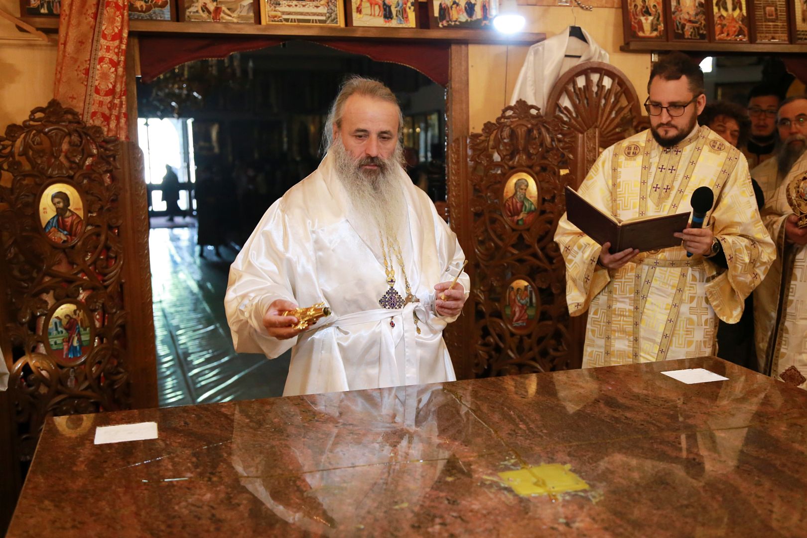 Paraclisul Parohiei „Sfânta Parascheva” din Piatra Neamț a fost sfințit de IPS Mitropolit Teofan