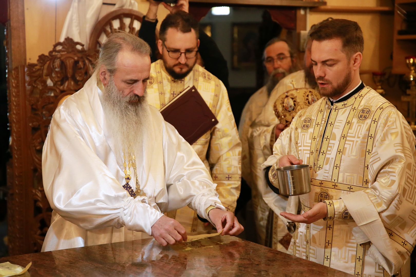 Paraclisul Parohiei „Sfânta Parascheva” din Piatra Neamț a fost sfințit de IPS Mitropolit Teofan