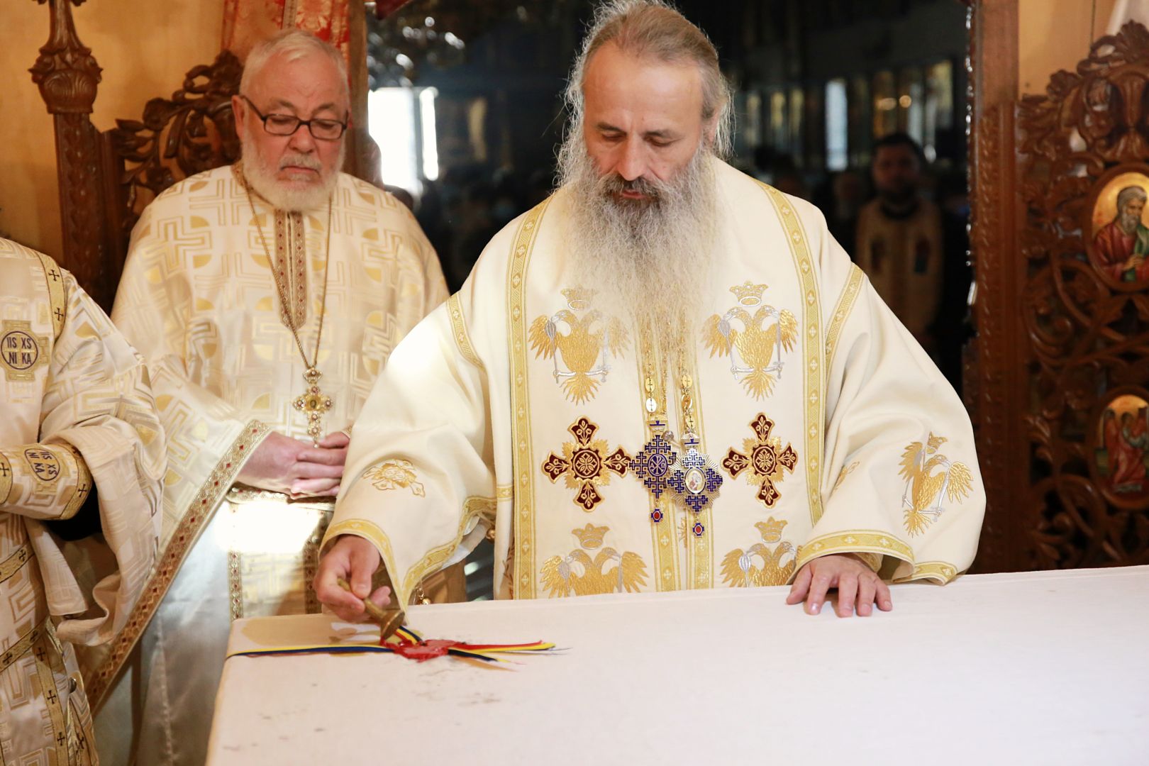 Paraclisul Parohiei „Sfânta Parascheva” din Piatra Neamț a fost sfințit de IPS Mitropolit Teofan