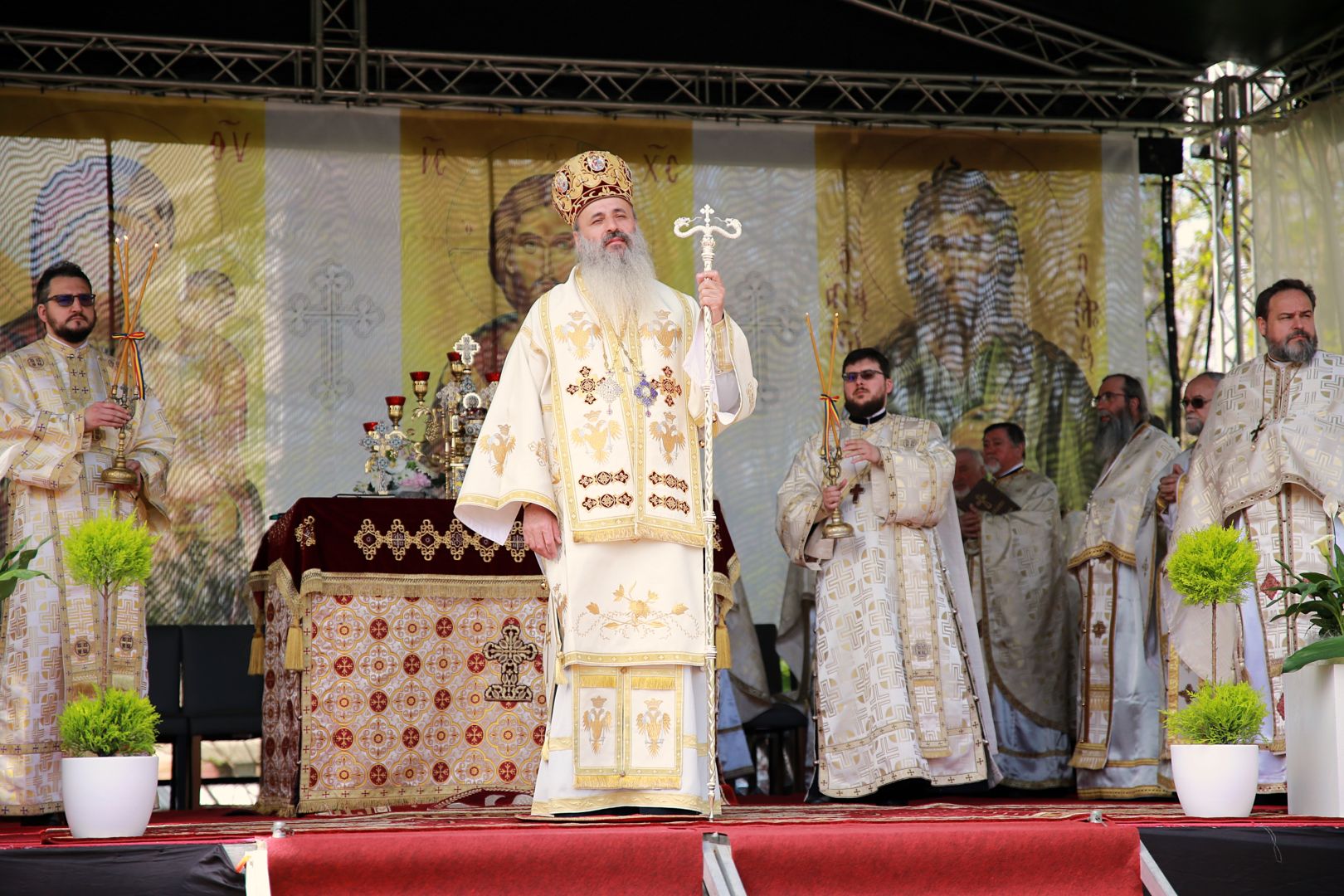 Paraclisul Parohiei „Sfânta Parascheva” din Piatra Neamț a fost sfințit de IPS Mitropolit Teofan