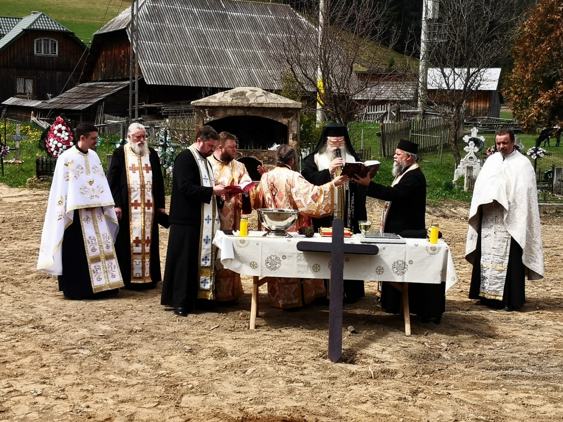 Sfințire de loc de biserică în Brodina de Sus, Suceava