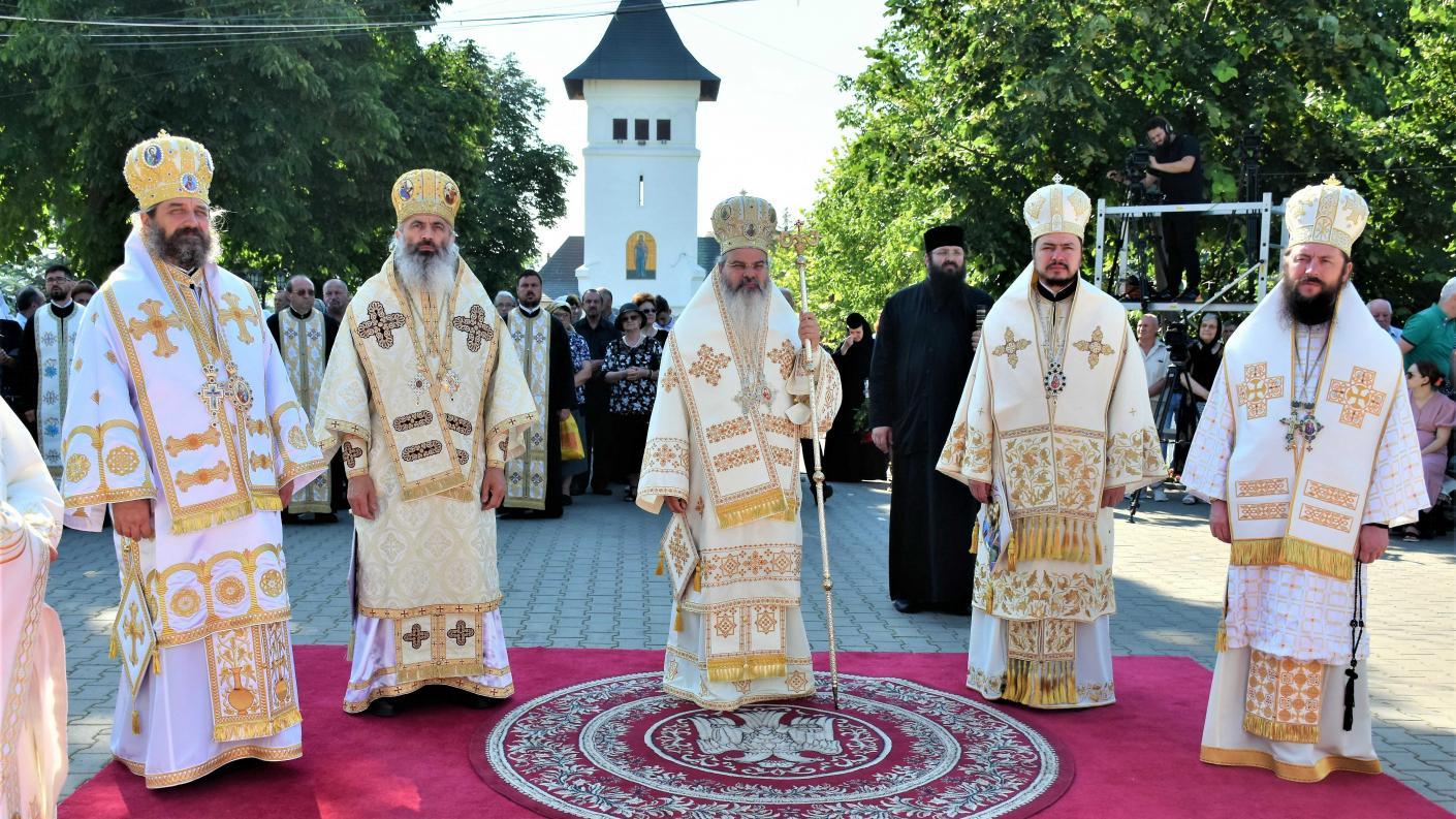 Slujba de hram în cinstea Sfinților Apostoli Petru și Pavel, ocrotitorii Catedralei Episcopale de la Huși