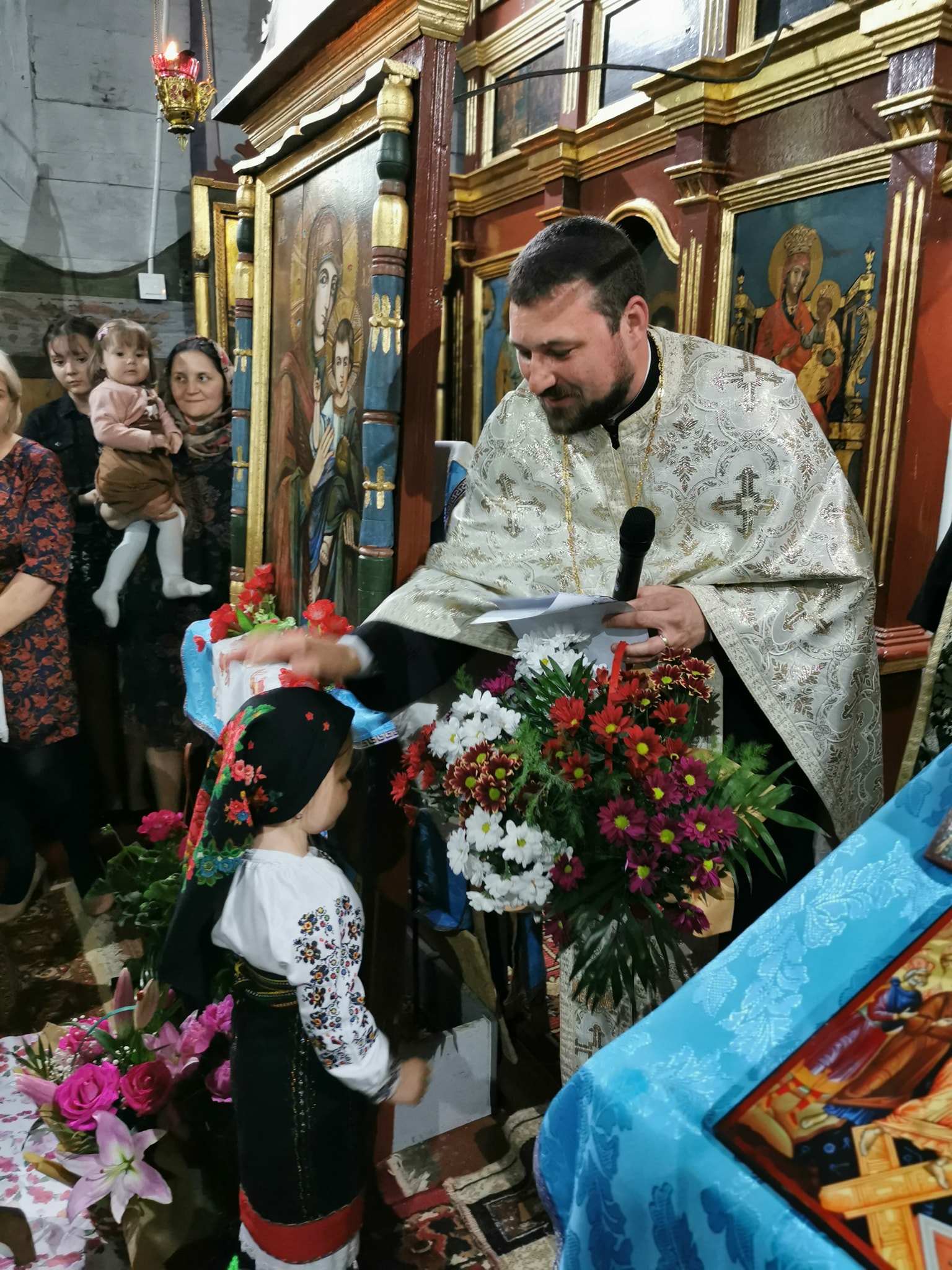 La Parohia „Sfinții Voievozi” – Cristești II, Protopopiatul Botoșani, a fost instalat un nou preot