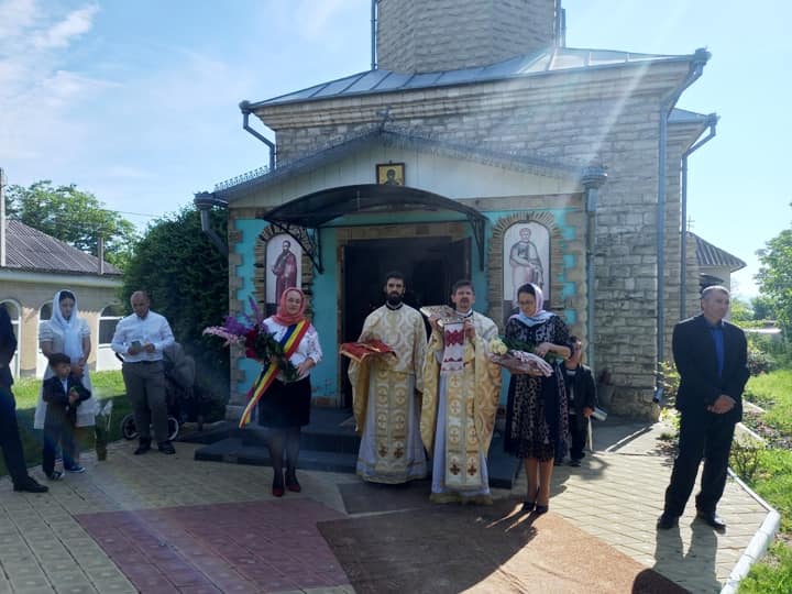 Slujbă arhierească în Parohia Sloveanca - Sângerei Slujbă arhierească în Parohia Sloveanca - Sângerei