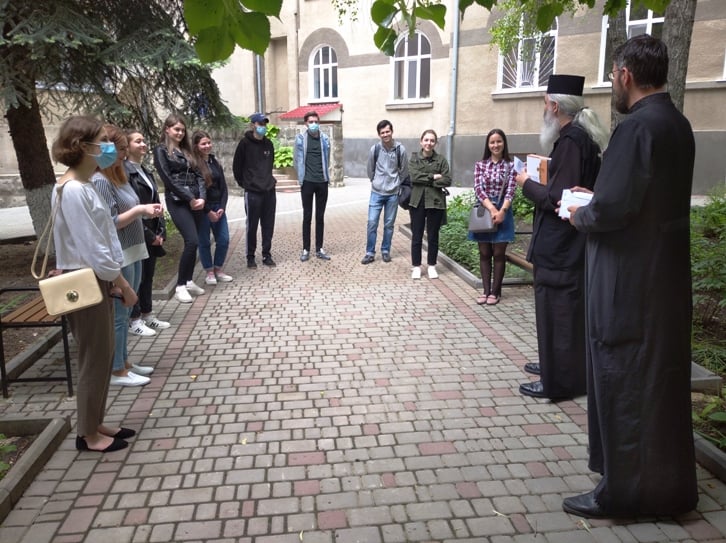 PS Antonie s-a întâlnit cu bursierii Episcopiei de Bălţi