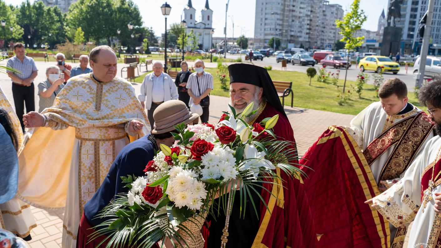 Liturghie arhierească la Catedrala „Înălțarea Domnului" din Bacău Liturghie arhierească la Catedrala „Înălțarea Domnului" din Bacău