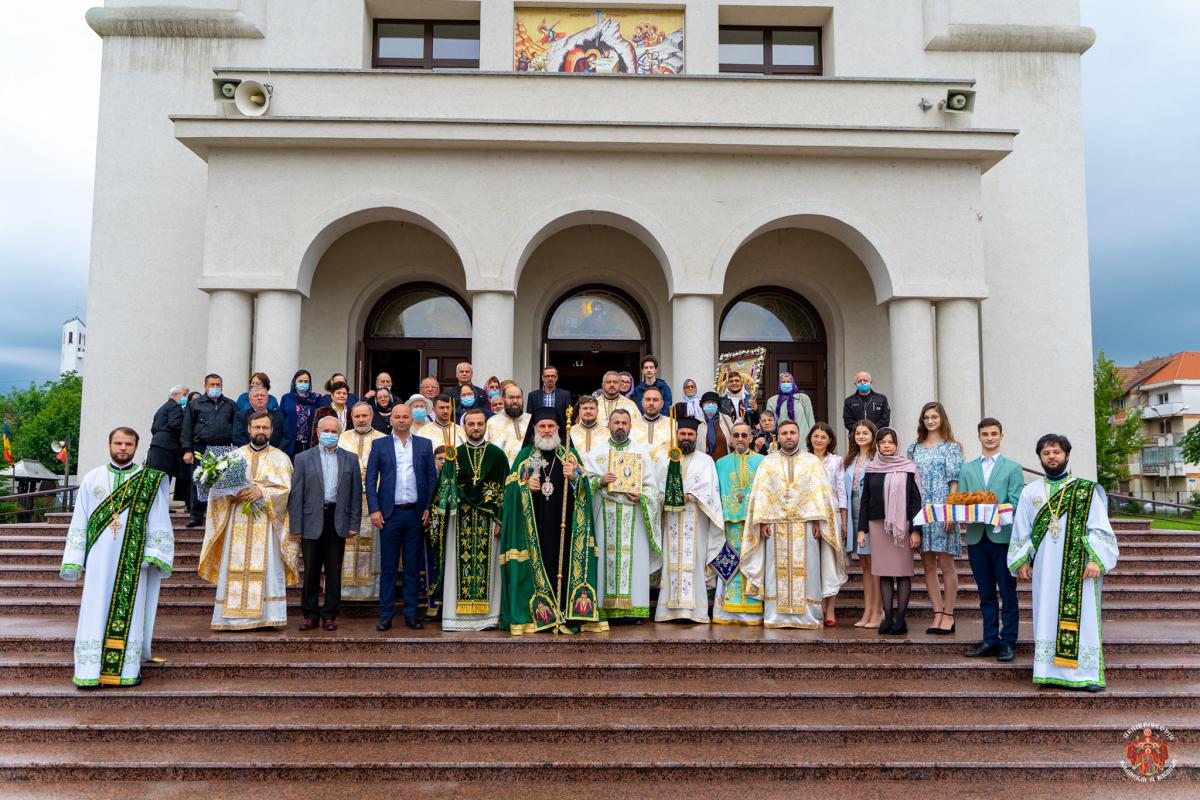 Rusaliile la catedrala din Onești