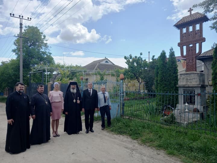 Liturghie arhierească în Parohia Vărvareuca-Floreşti