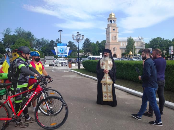 Binecuvântare arhierească pentru doi veterani aflaţi în Turul Unirii