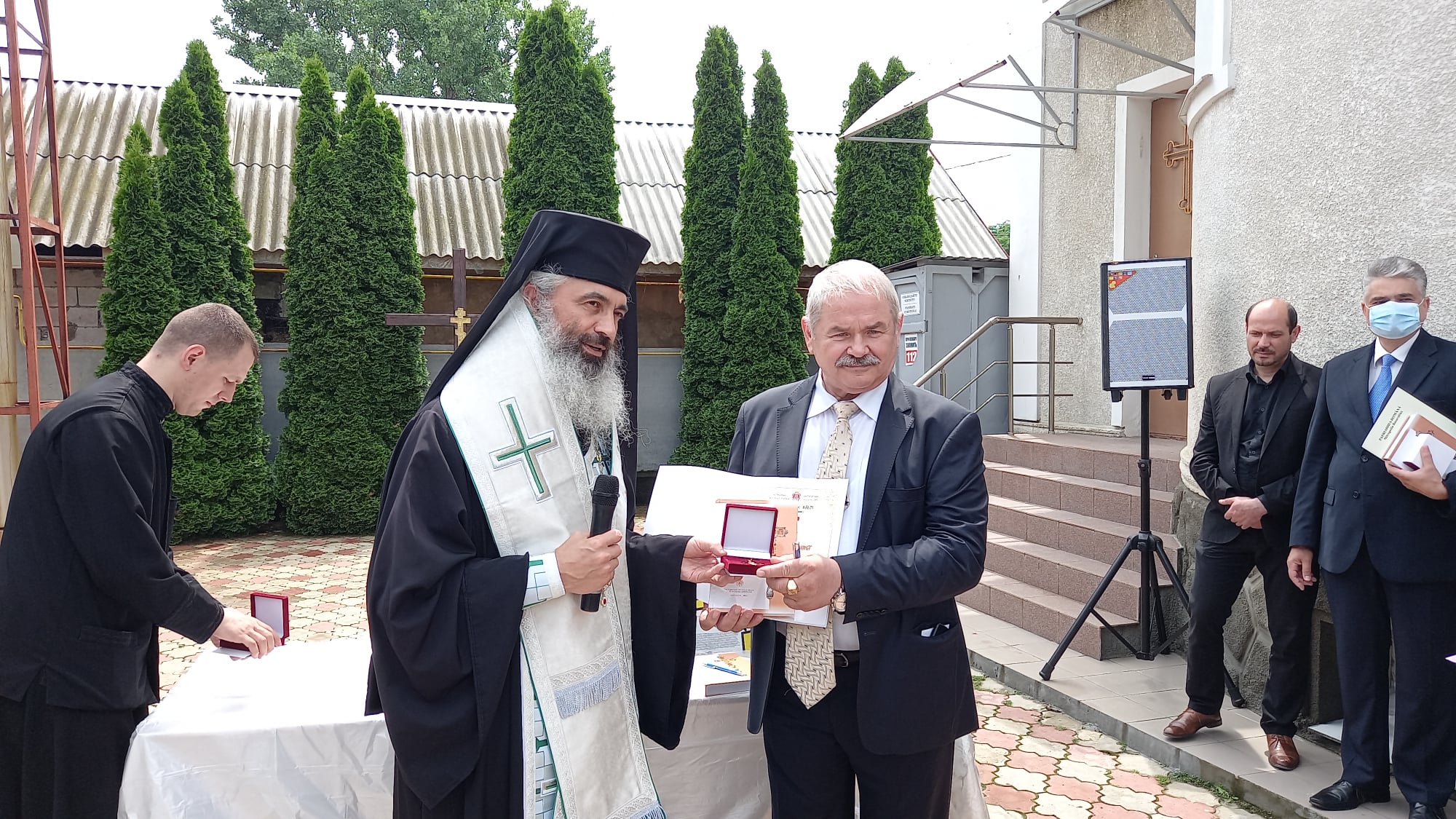 Personalul medical din Episcopia de Bălţi, gratificat de către Preasfinţitul Antonie Personalul medical din Episcopia de Bălţi, gratificat de către Preasfinţitul Antonie