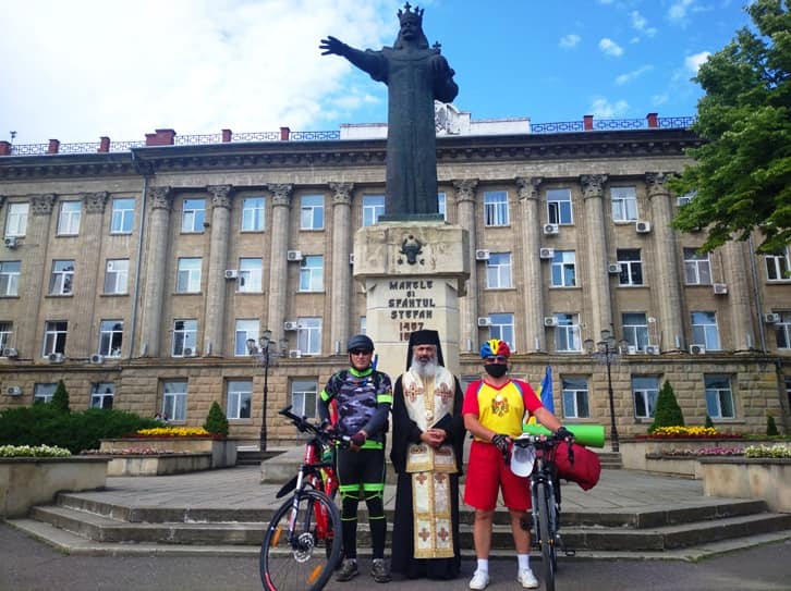 Binecuvântare arhierească pentru doi veterani aflaţi în Turul Unirii