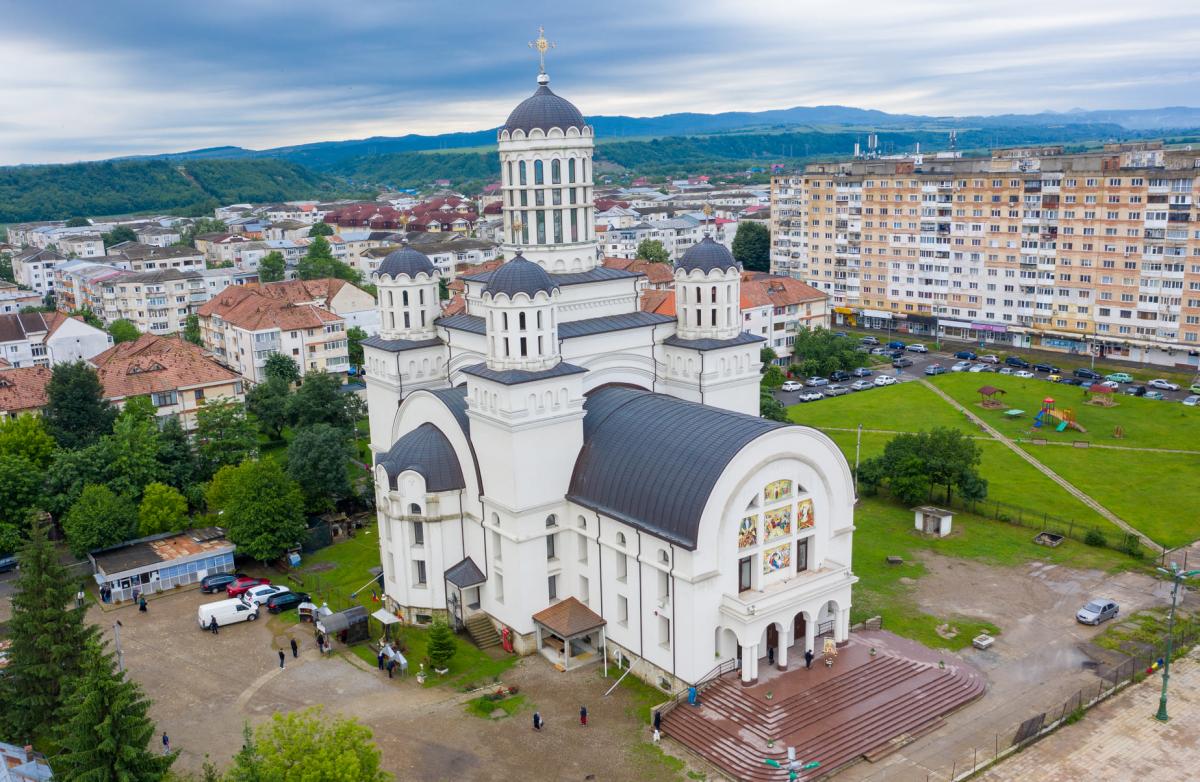 Rusaliile la catedrala din Onești