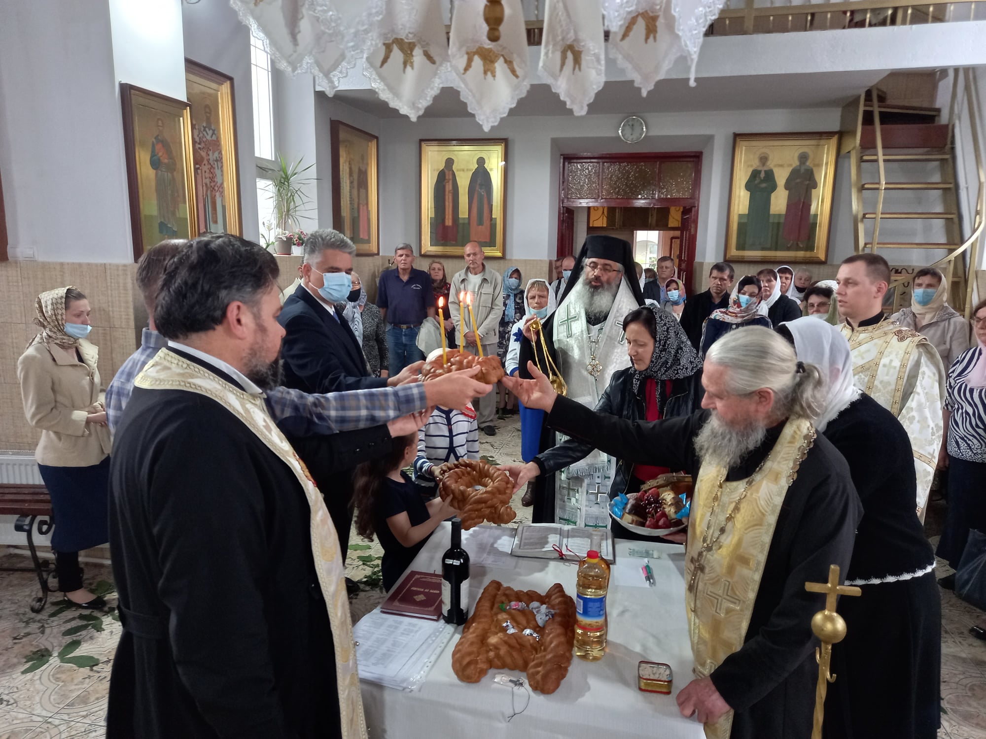 Personalul medical din Episcopia de Bălţi, gratificat de către Preasfinţitul Antonie Personalul medical din Episcopia de Bălţi, gratificat de către Preasfinţitul Antonie