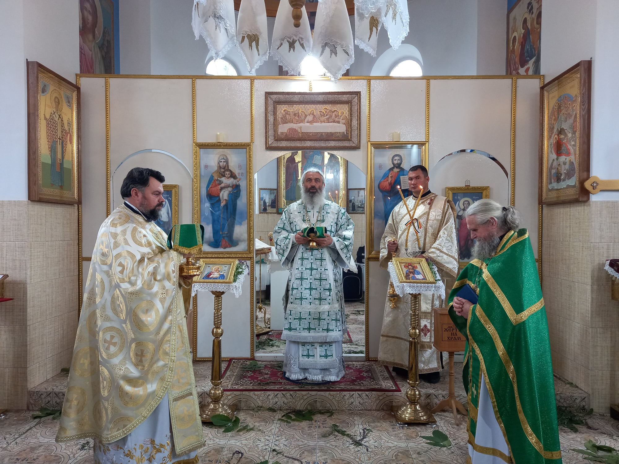 Personalul medical din Episcopia de Bălţi, gratificat de către Preasfinţitul Antonie Personalul medical din Episcopia de Bălţi, gratificat de către Preasfinţitul Antonie