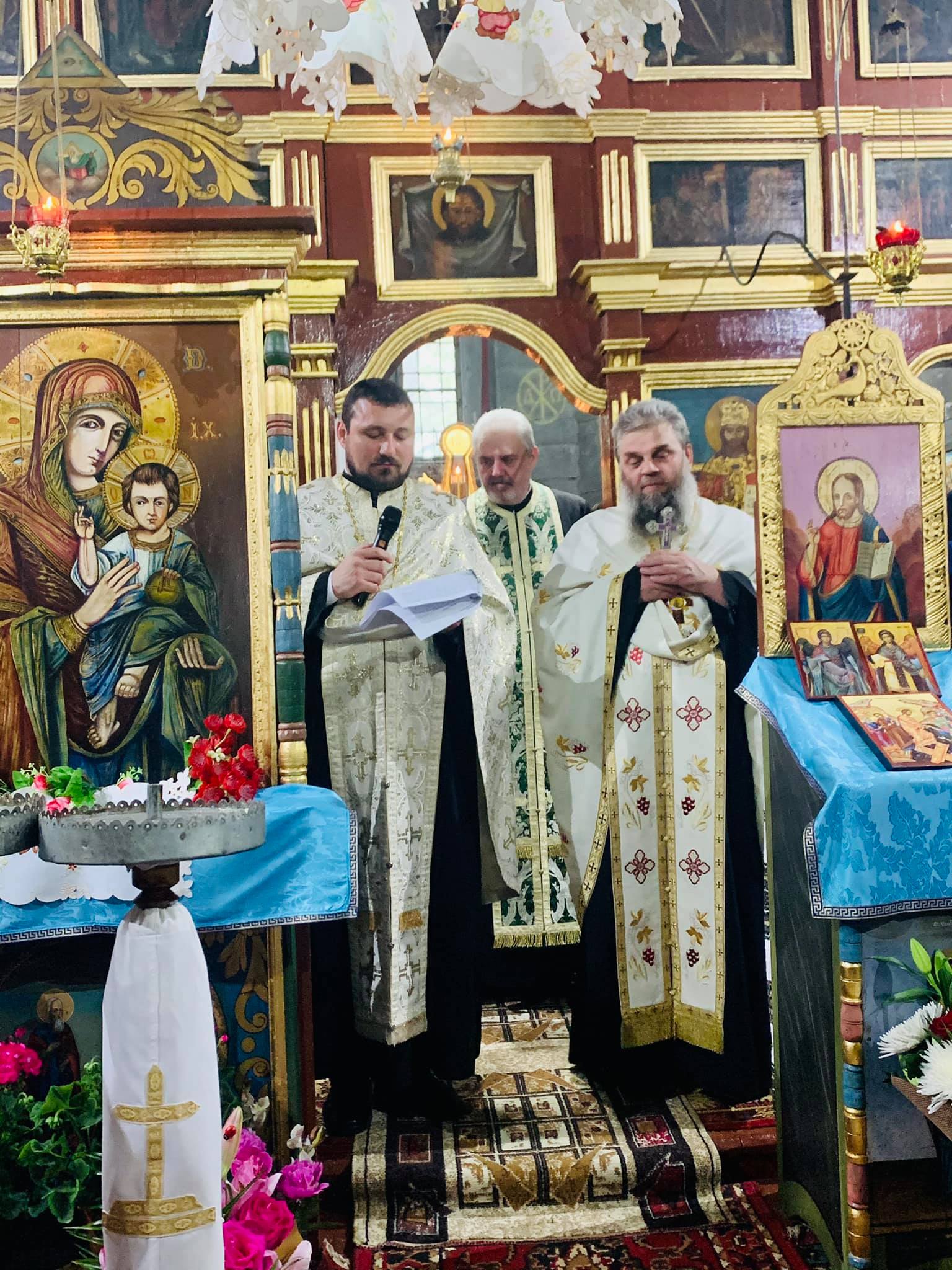 La Parohia „Sfinții Voievozi” – Cristești II, Protopopiatul Botoșani, a fost instalat un nou preot