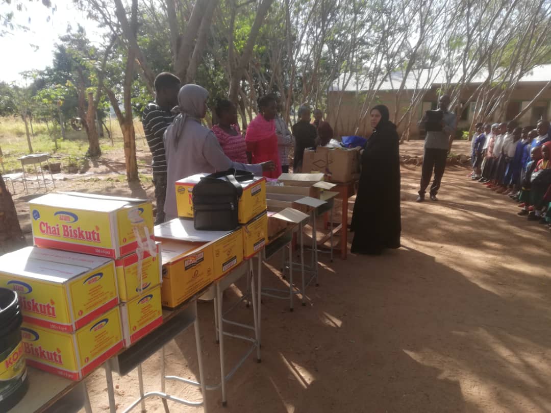 Daruri multe și 12 noi burse pentru elevii de școală primară