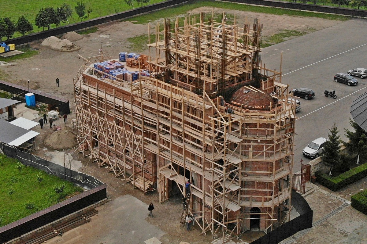 Apel pentru sprijinirea construirii clopotniţei Mănăstirii Hadâmbu