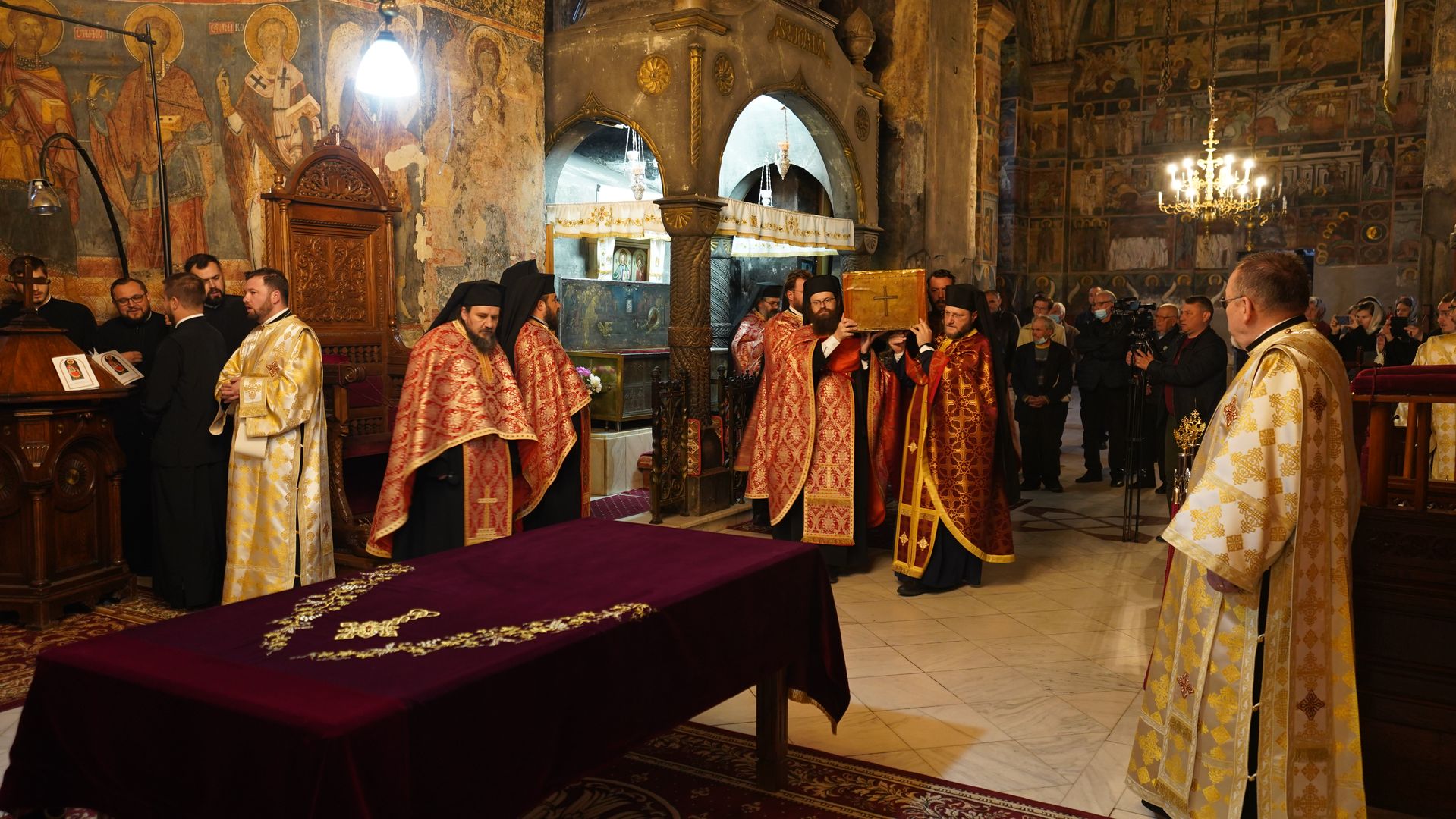 Foto: Irina Ursachi Suceava: Racla cu moaștele Sfântului Mare Mucenic Ioan cel Nou a fost așezată spre închinare