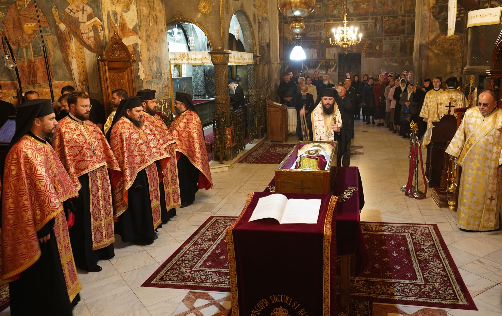 Foto: Irina Ursachi Suceava: Racla cu moaștele Sfântului Mare Mucenic Ioan cel Nou a fost așezată spre închinare