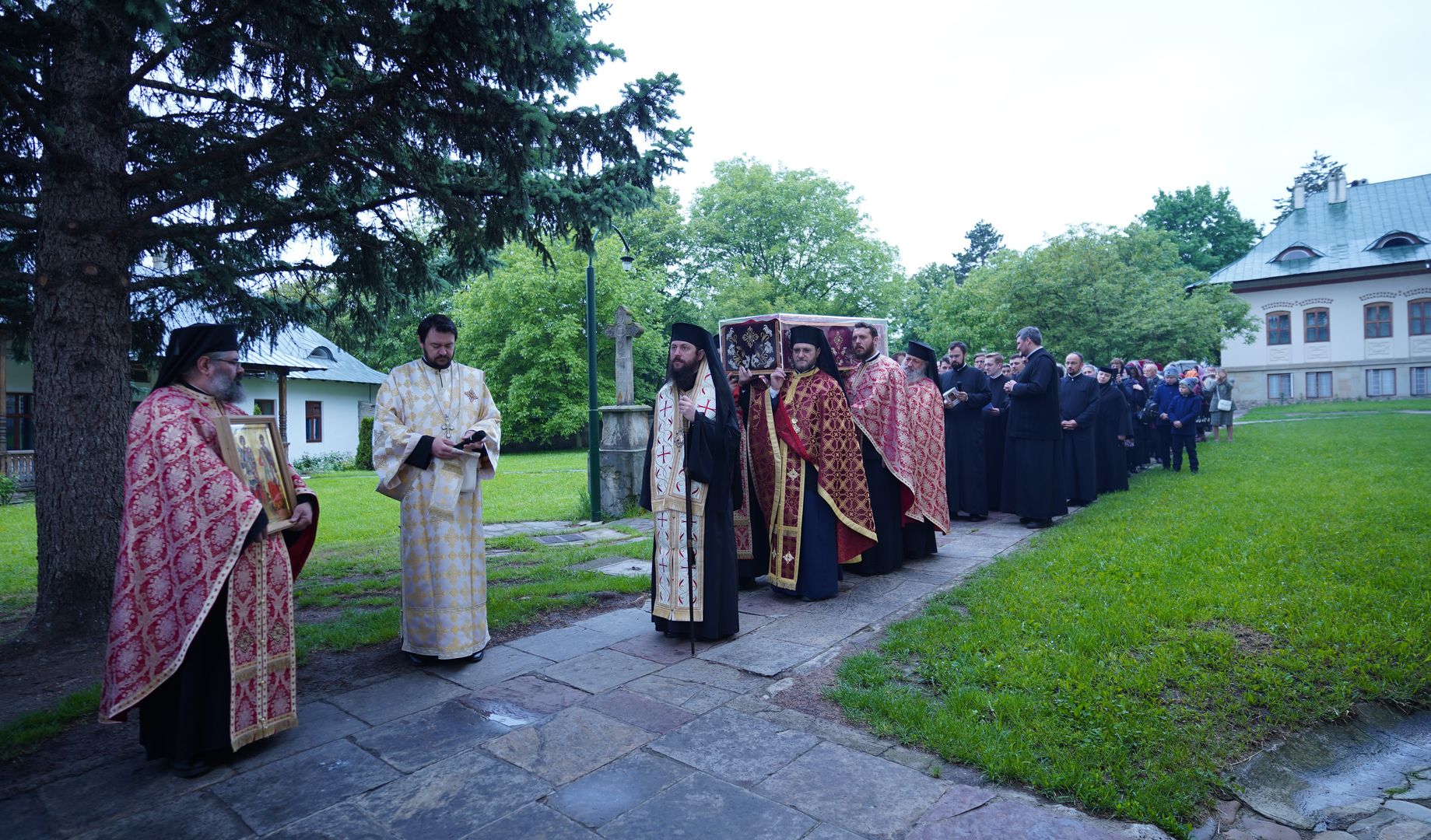 Foto: Irina Ursachi Suceava: Racla cu moaștele Sfântului Mare Mucenic Ioan cel Nou a fost așezată spre închinare