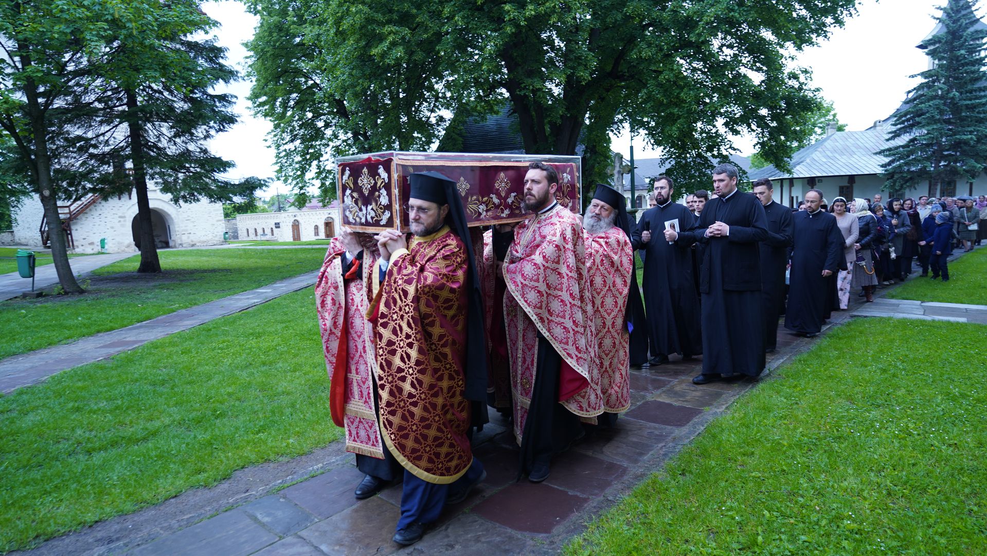Foto: Irina Ursachi Suceava: Racla cu moaștele Sfântului Mare Mucenic Ioan cel Nou a fost așezată spre închinare