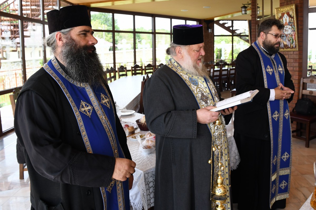 Pelerini de la Căminul „Sfinţii Împăraţi Constantin şi Elena” din Iaşi, la Mănăstirea Hadâmbu