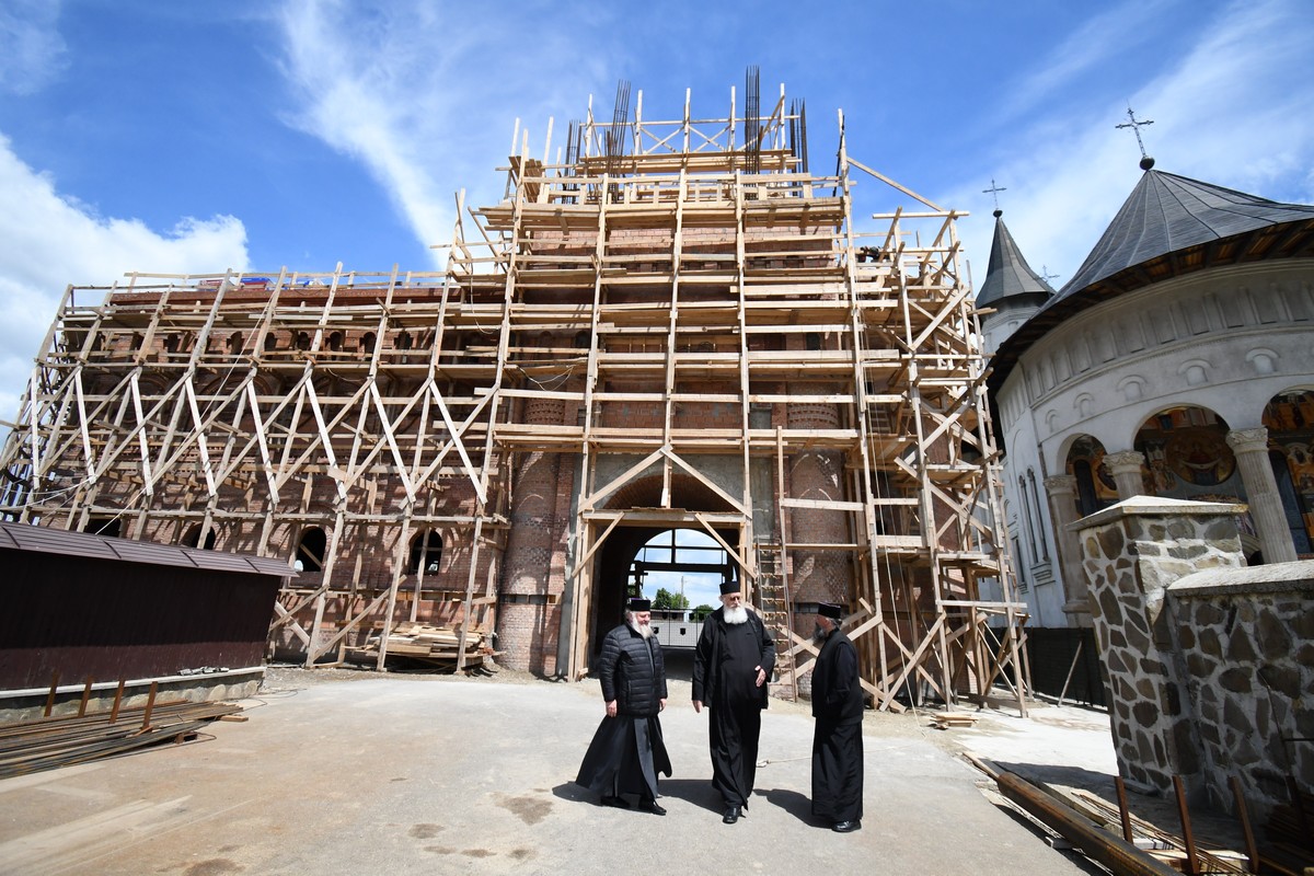 Apel pentru sprijinirea construirii clopotniţei Mănăstirii Hadâmbu