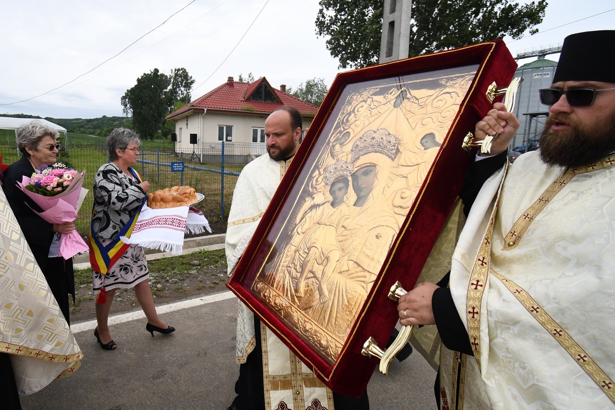 Pelerinaj în satul Ipatele cu icoana Maicii Domnului de la Mănăstirea Hadâmbu