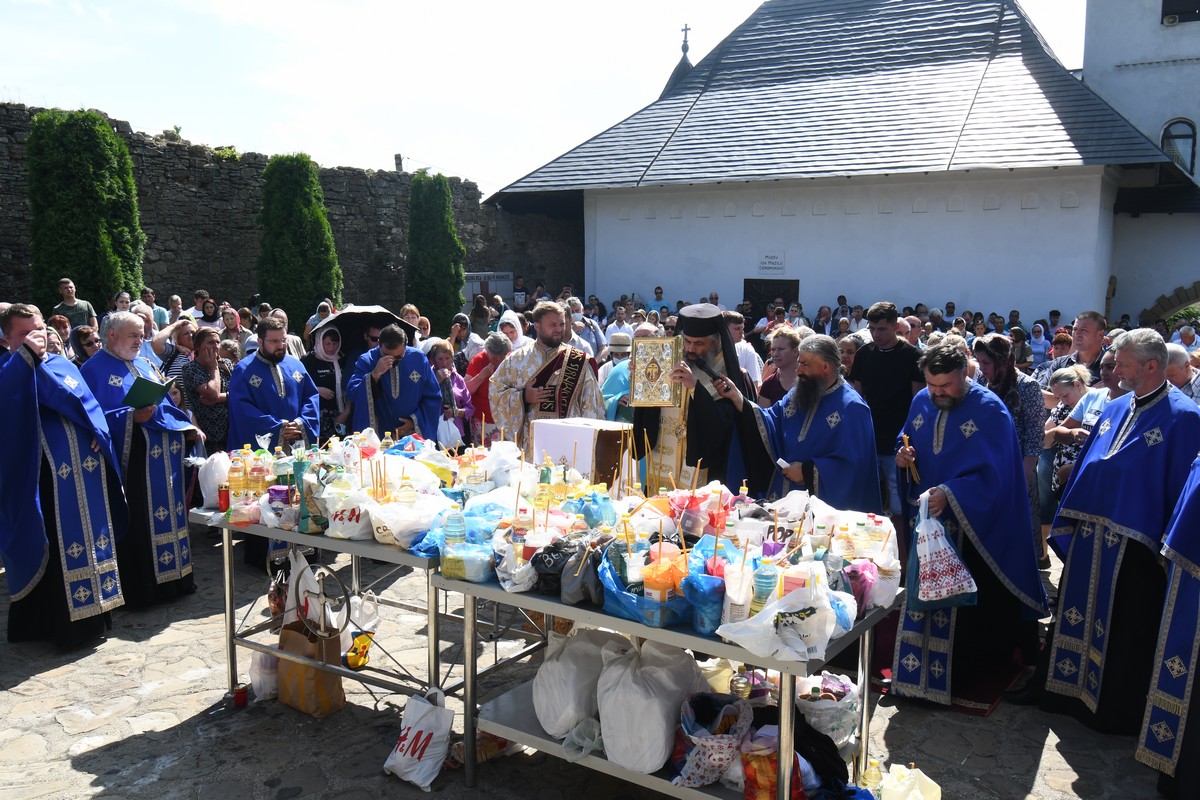 PS Antonie a slujit Taina Sfântului Maslu la Mănăstirea Hadâmbu