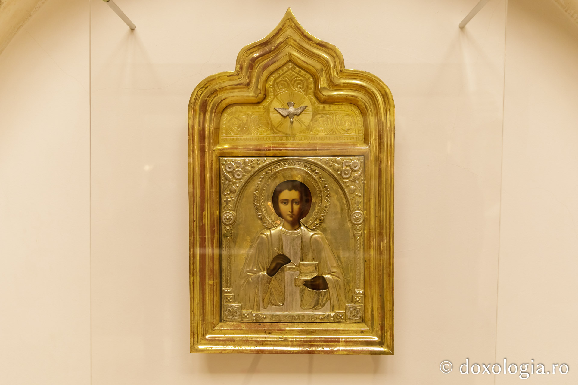 Exponatul lunii iulie: icoana Sfântului Mare Mucenic Pantelimon