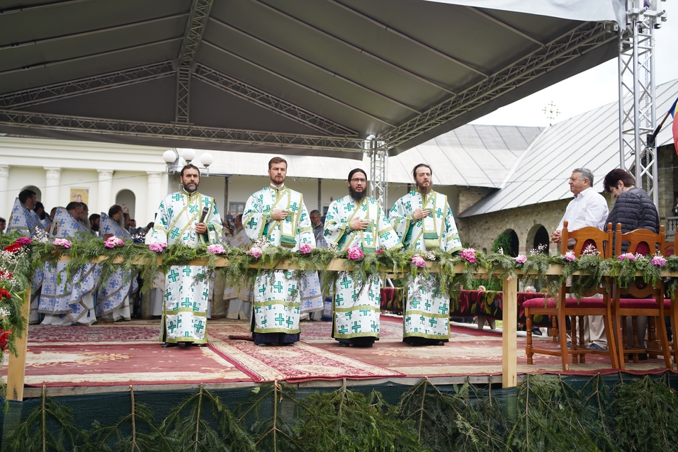 Hramul Mănăstirii Neamț: „Prin participarea noastră la Sfânta Liturghie, suntem prezenți la Înălțarea Domnului la cer”