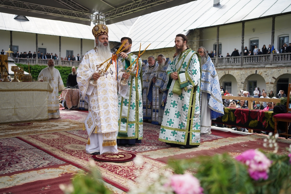 Hramul Mănăstirii Neamț: „Prin participarea noastră la Sfânta Liturghie, suntem prezenți la Înălțarea Domnului la cer”