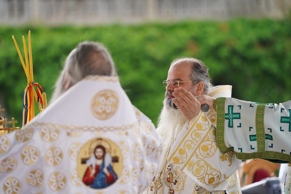 Hramul Mănăstirii Neamț: „Prin participarea noastră la Sfânta Liturghie, suntem prezenți la Înălțarea Domnului la cer”