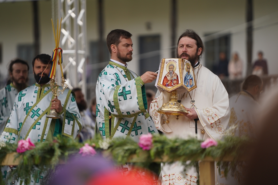 Hramul Mănăstirii Neamț: „Prin participarea noastră la Sfânta Liturghie, suntem prezenți la Înălțarea Domnului la cer”
