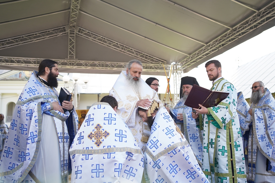 Hramul Mănăstirii Neamț: „Prin participarea noastră la Sfânta Liturghie, suntem prezenți la Înălțarea Domnului la cer”