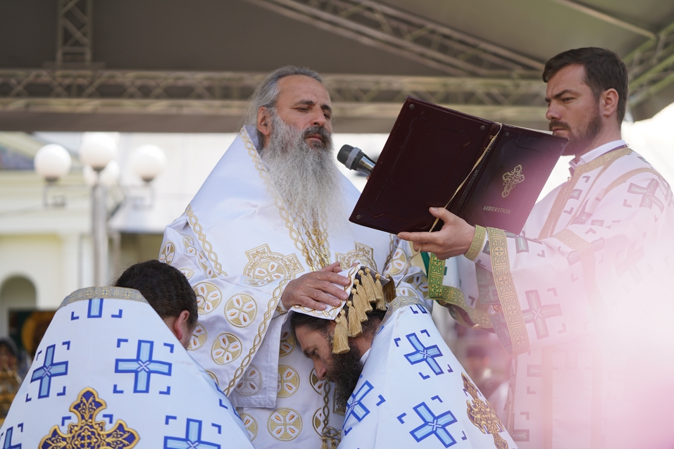 Hramul Mănăstirii Neamț: „Prin participarea noastră la Sfânta Liturghie, suntem prezenți la Înălțarea Domnului la cer”