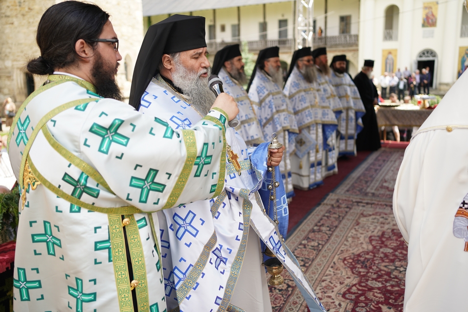 Hramul Mănăstirii Neamț: „Prin participarea noastră la Sfânta Liturghie, suntem prezenți la Înălțarea Domnului la cer”
