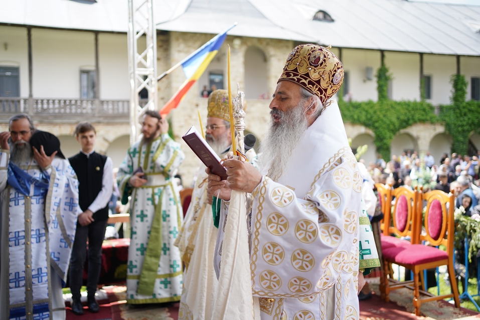 Hramul Mănăstirii Neamț: „Prin participarea noastră la Sfânta Liturghie, suntem prezenți la Înălțarea Domnului la cer”