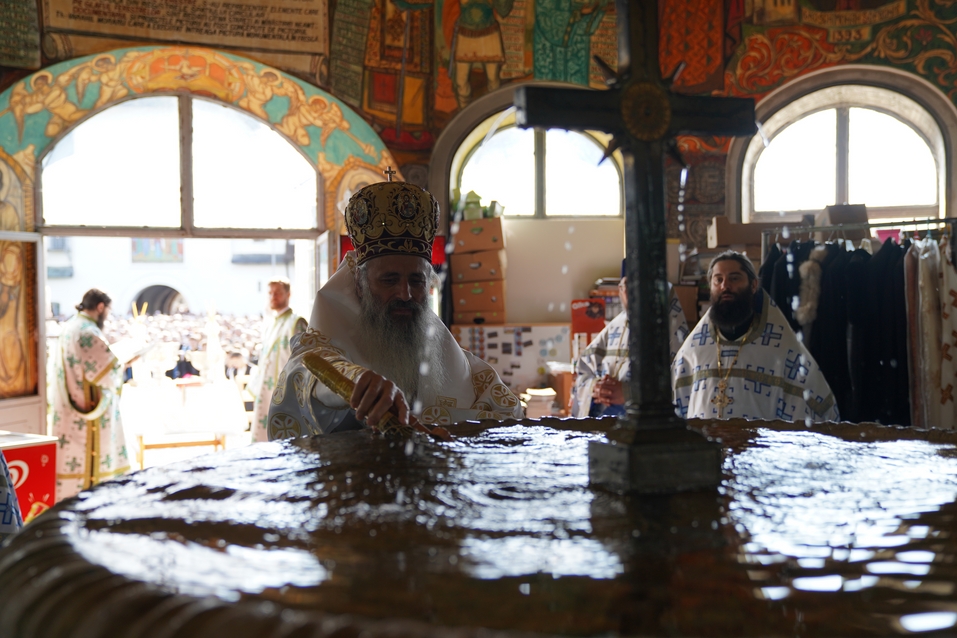 Hramul Mănăstirii Neamț: „Prin participarea noastră la Sfânta Liturghie, suntem prezenți la Înălțarea Domnului la cer”